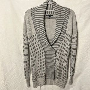 Banana Republic cardigan sweater (M). ribbed, two front snaps, long sleeve, grey